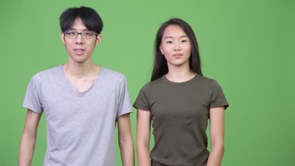 Jeune couple asiatique parler ensemble — Video