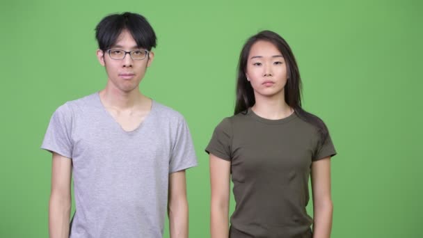 Joven pareja asiática con stop gesture juntos — Vídeo de stock