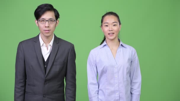 Jeune couple d'affaires asiatique ensemble — Video