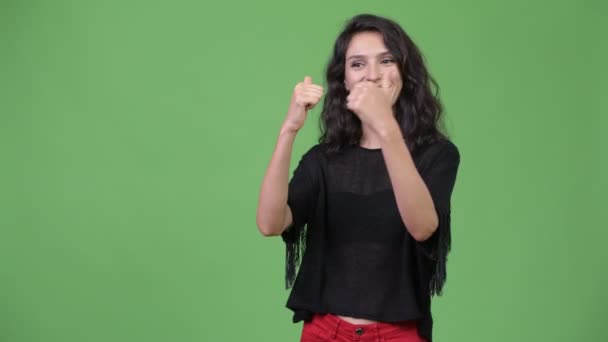 Mladá krásná žena dává palec — Stock video