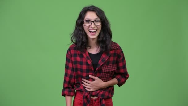Ung vacker affärskvinna skrattar — Stockvideo
