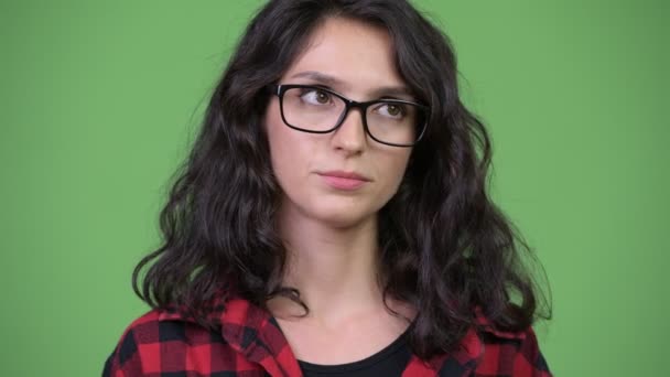 Young beautiful businesswoman looking bored — Stock Video