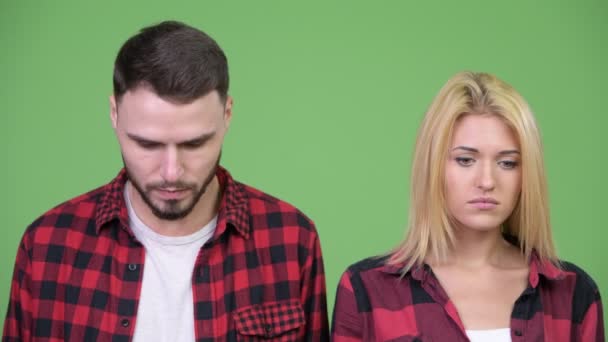 Young couple looking up together — Stock Video