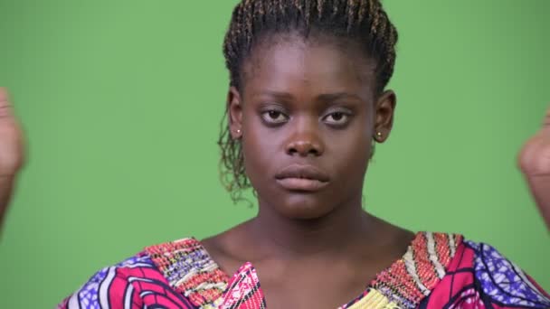 Joven mujer africana haciendo concepto de tres monos sabios — Vídeos de Stock