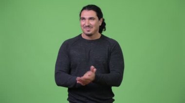 Alkışlar eller mutlu yakışıklı adam