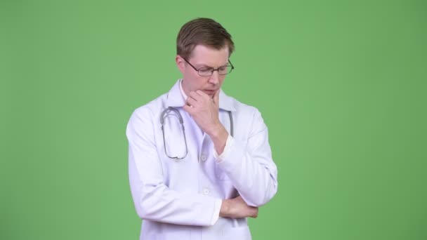 Stressato e triste uomo medico pensiero — Video Stock