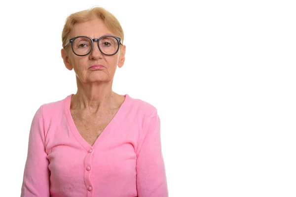 Studioaufnahme einer älteren Nerd-Frau mit geeky Brille — Stockfoto