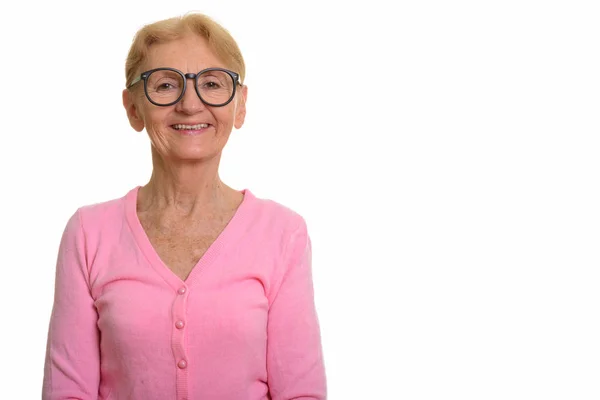 Estúdio tiro de feliz seniores nerd mulher sorrindo enquanto vestindo gee — Fotografia de Stock