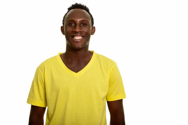 Νεαρός ευτυχισμένος μαύρος Αφρικανός χαμογελάει — Φωτογραφία Αρχείου