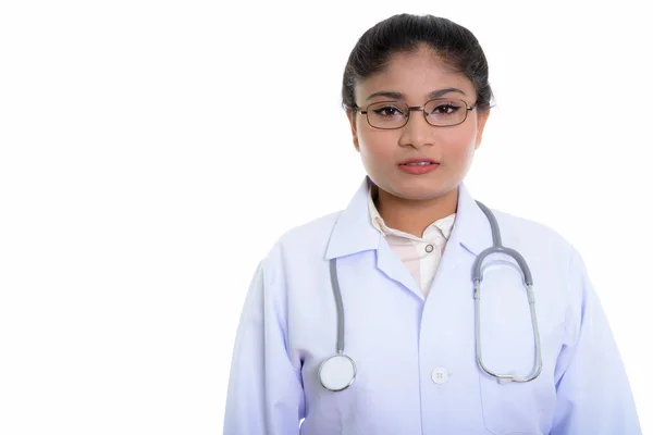 Close up de gordura jovem mulher persa médico com óculos isola — Fotografia de Stock