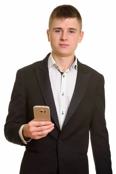 Studio záběr mladého podnikatele držícího mobilní telefon — Stock fotografie