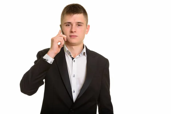 Estúdio tiro de jovem empresário falando no telefone celular — Fotografia de Stock