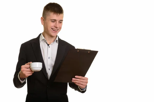 Estúdio tiro de jovem empresário feliz sorrindo e lendo em cl — Fotografia de Stock