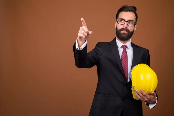 Estudio Plano Joven Guapo Barbudo Persa Hombre Negocios Con Hardhat — Foto de Stock