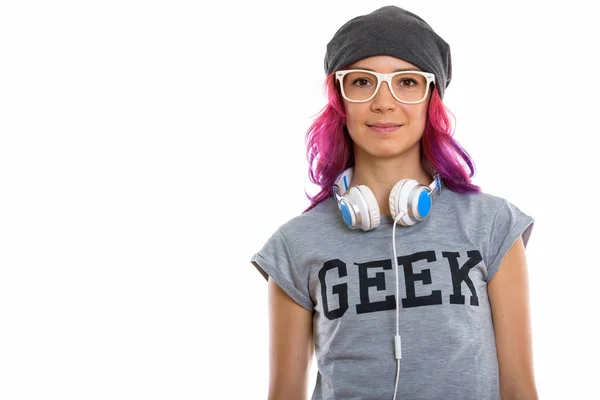 Estúdio tiro de geek menina vestindo óculos com fones de ouvido arou — Fotografia de Stock