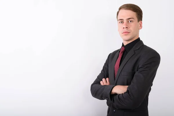 Jonge knappe zakenman dragen pak tegen witte achtergrond — Stockfoto