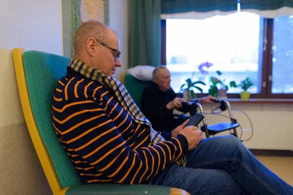 Mature man and senior man together at nursing home in Turku, Fin — Stock Photo, Image