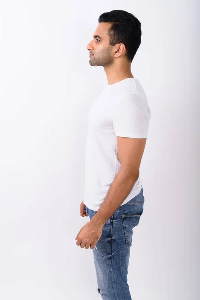 Joven hombre indio guapo sobre fondo blanco — Foto de Stock