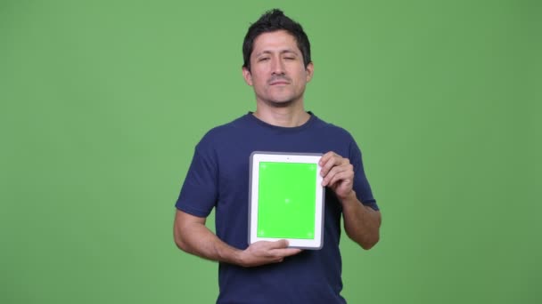 Happy Hispanic man showing digital tablet — Stock Video