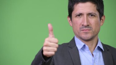 Yaşasın vererek mutlu İspanyol işadamı