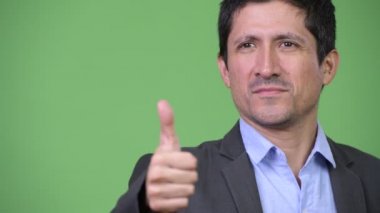 Yaşasın vererek mutlu İspanyol işadamı