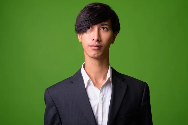 Joven hombre de negocios asiático usando traje —  Fotos de Stock