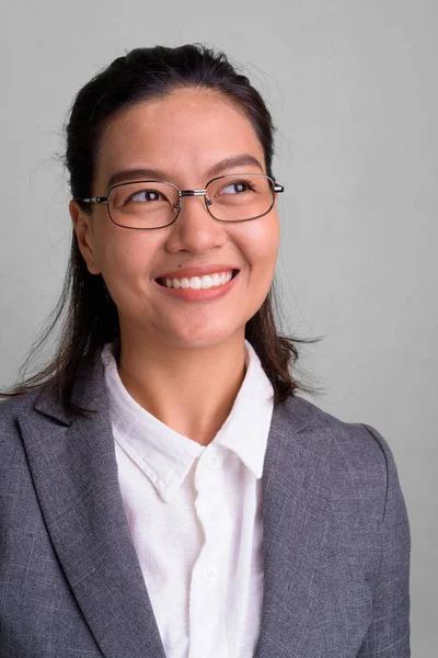 Estudio Tiro Joven Hermosa Mujer Negocios Asiática Con Gafas Sobre —  Fotos de Stock