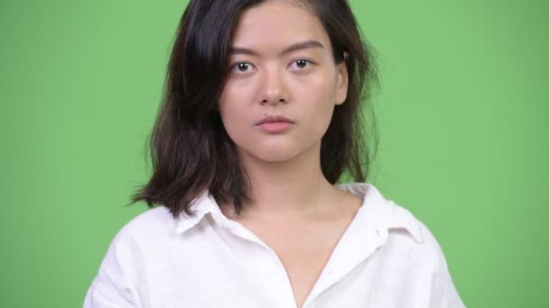 Mladá šťastná krásné asijské žena s úsměvem — Stock video
