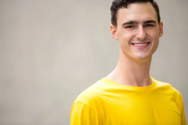 Young handsome man smiling — Stock Photo, Image