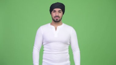 Hintli adam türban giyen genç yakışıklı sakallı