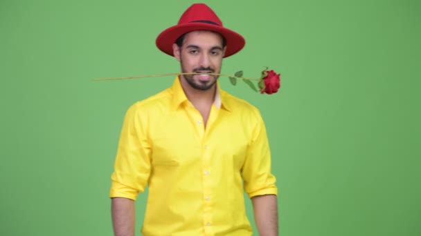 Fiatal jóképű szakállas indiai üzletember készen áll a Valentin-nap — Stock videók