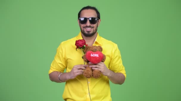 Joven guapo barbudo empresario indio listo para el día de San Valentín — Vídeos de Stock