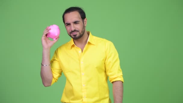 Joven barbudo empresario indio sacudiendo la alcancía — Vídeos de Stock