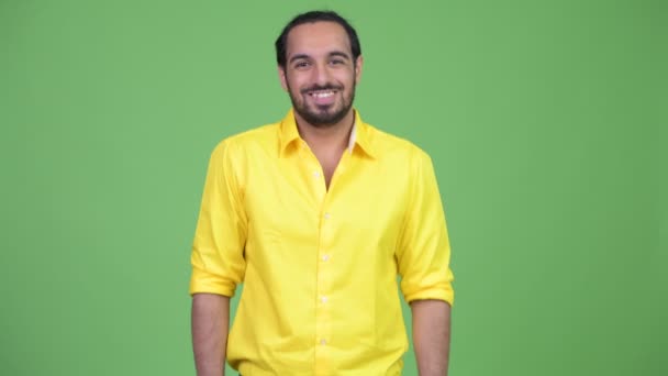 Giovane uomo d'affari indiano barbuto felice sorridente — Video Stock