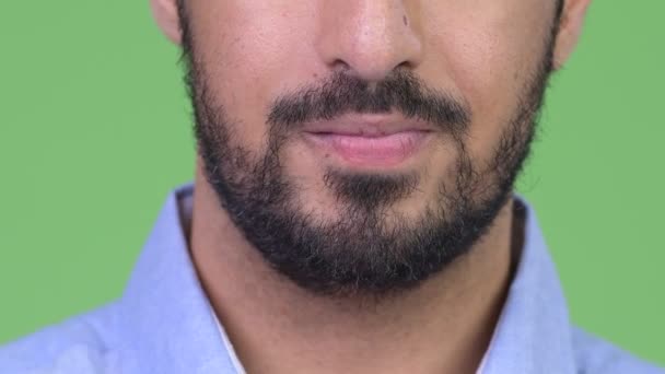 若い幸せなひげを生やしたインド男の笑顔 — ストック動画