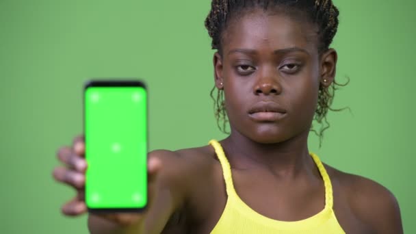 Young African woman showing phone — Stock Video