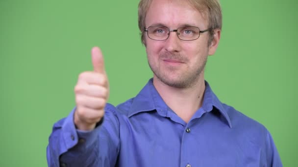 Head shot of happy handsome blonde businessman giving thumbs up — Stock Video