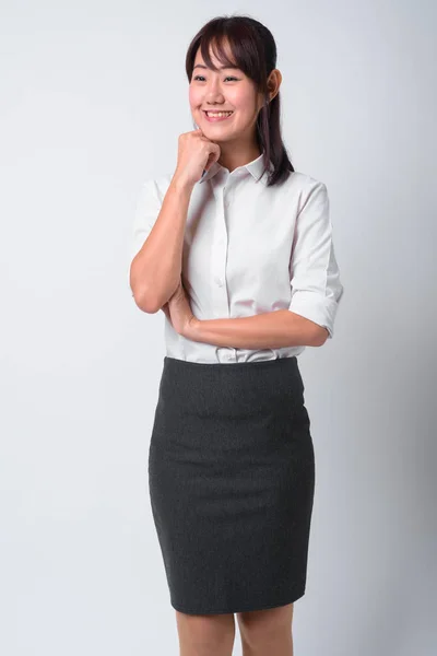 Portræt af smuk asiatisk forretningskvinde på hvid baggrund - Stock-foto