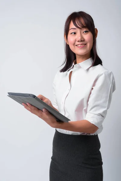Portrait of beautiful Asian businesswoman against white background — Stock Photo, Image