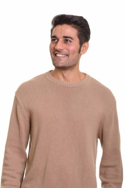 Beyaz arka plana karşı genç, yakışıklı bir Pers.