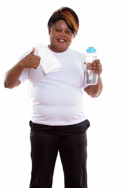 Szczęśliwy tłuszczu czarny African kobieta uśmiechając się i stoi trzymając — Zdjęcie stockowe