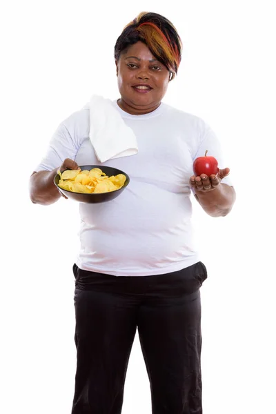 Studio colpo di felice grasso nero africano donna sorridente e standin — Foto Stock