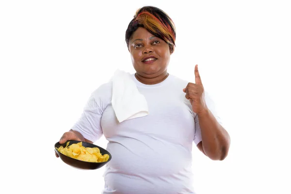 Studio colpo di felice grasso nero africano donna sorridente e pensante — Foto Stock