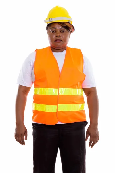 Estúdio tiro de gordura negra mulher africana trabalhador de construção stand — Fotografia de Stock