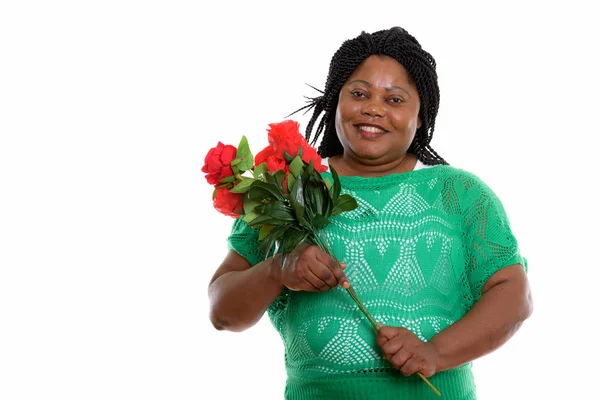Studio záběr šťastný tlustá černá Afričanka usmívající se přitom holdi — Stock fotografie