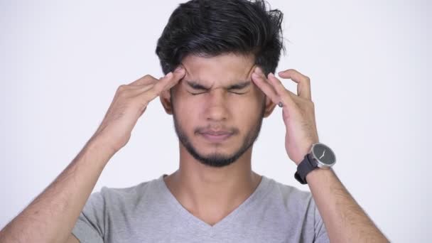 Νέοι τόνισε γενειοφόρος ινδική άνθρωπος έχοντας πονοκέφαλος — Αρχείο Βίντεο