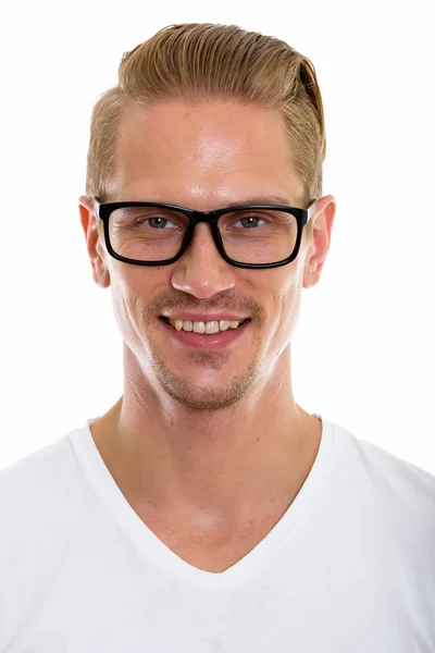 Tvář šťastný mladý pohledný muž s úsměvem při nošení eyeglasse — Stock fotografie