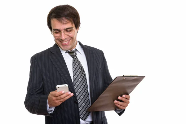笑みを浮かべて、携帯電話 w を使用して青年の幸せのペルシャの実業家 — ストック写真