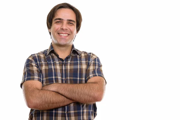 Estudio disparo de joven feliz persa hombre sonriendo con los brazos cruzados — Foto de Stock