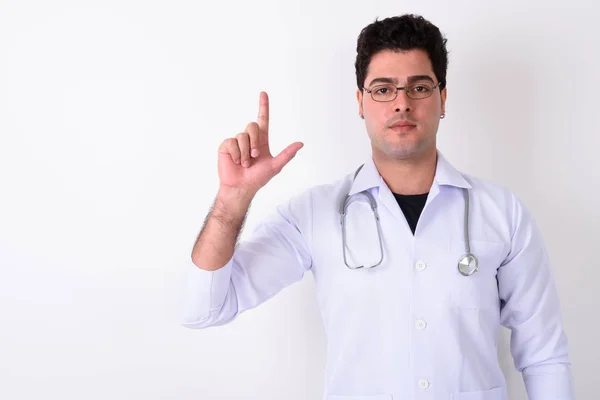 Jeune bel homme persan médecin portant des lunettes contre whi — Photo